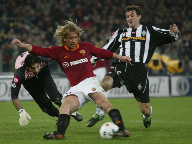 Il gol di Cassano alla Juve nel dicembre 2002. Reuters